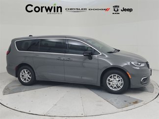 New 2025 Chrysler Pacifica Select image 1