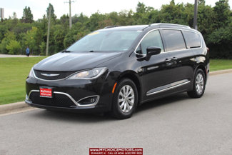 Used 2018 Chrysler Pacifica Touring-L image 1