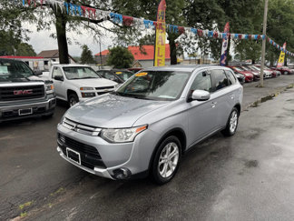 Used 2015 Mitsubishi Outlander SE image 1