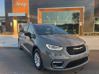 New 2025 Chrysler Pacifica Select image 1