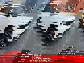 New 2025 Jeep Grand Cherokee L Altitude image 1