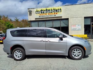 Used 2017 Chrysler Pacifica LX image 1