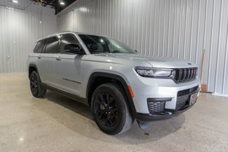 Used 2024 Jeep Grand Cherokee L Laredo image 1