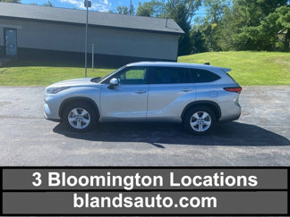 Used 2023 Toyota Highlander LE image 1