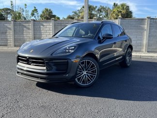 Certified 2025 Porsche Macan image 1