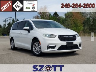 Used 2023 Chrysler Pacifica Touring-L image 1