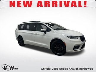 Used 2023 Chrysler Pacifica Touring-L image 1