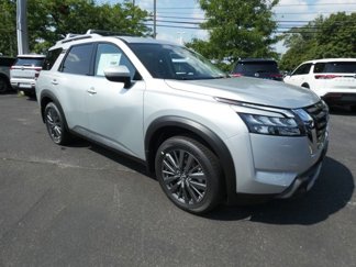 New 2025 Nissan Pathfinder SL image 1