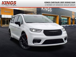 New 2025 Chrysler Pacifica Limited image 1