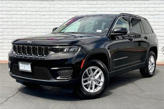 New 2025 Jeep Grand Cherokee Laredo image 1