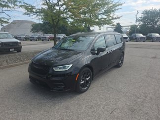 New 2026 Chrysler Pacifica Limited image 1