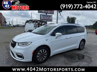 Used 2021 Chrysler Pacifica Touring-L image 1