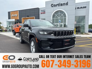 New 2025 Jeep Grand Cherokee Laredo image 1