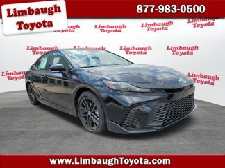 Used 2025 Toyota Camry SE image 1