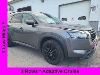 Used 2022 Nissan Pathfinder SV image 1