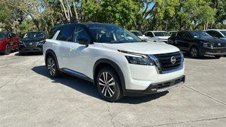New 2025 Nissan Pathfinder Platinum image 1
