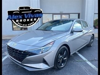 Used 2022 Hyundai Elantra SEL image 1