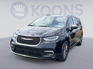 New 2025 Chrysler Pacifica Pinnacle image 1