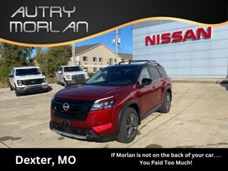 New 2025 Nissan Pathfinder SL image 1