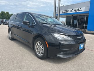 Used 2022 Chrysler Voyager LX image 1