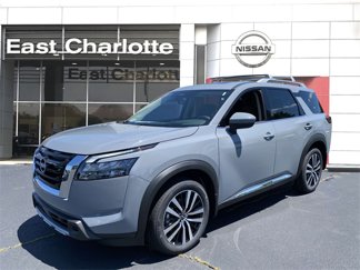 New 2025 Nissan Pathfinder Platinum image 1