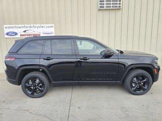 New 2025 Jeep Grand Cherokee Altitude image 1