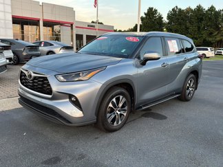 Certified 2024 Toyota Highlander XLE image 1