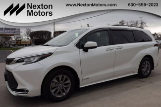 Used 2021 Toyota Sienna XLE image 1