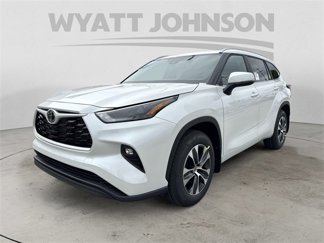 New 2025 Toyota Highlander XLE image 1