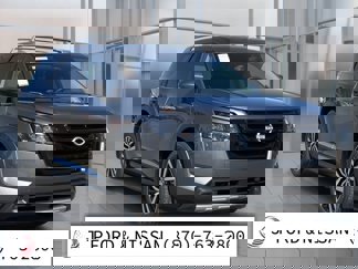 New 2025 Nissan Pathfinder Platinum image 1