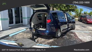 Used 2020 Chrysler Voyager L image 1