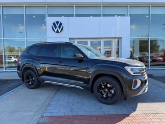 New 2025 Volkswagen Atlas Peak Edition SE image 1