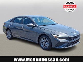 Used 2024 Hyundai Elantra SEL image 1