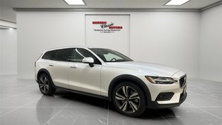 Used 2024 Volvo V60 B5 Cross Country Plus image 1