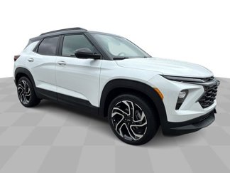 Used 2025 Chevrolet TrailBlazer RS w/ Driver Confidence Package image 1