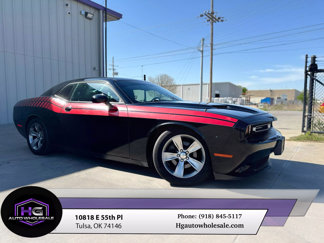 Used 2016 Dodge Challenger SXT image 1