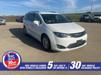Used 2019 Chrysler Pacifica Touring-L Plus w/ Advanced Safetytec Group image 1