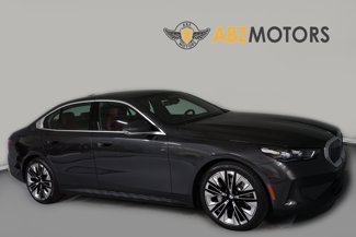 Used 2025 BMW 530i image 1