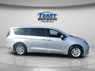 Used 2023 Chrysler Voyager LX image 1