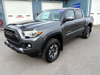 Used 2017 Toyota Tacoma TRD Off-Road image 1