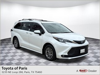Used 2025 Toyota Sienna XLE image 1