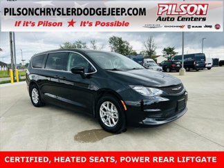 Used 2023 Chrysler Voyager LX image 1