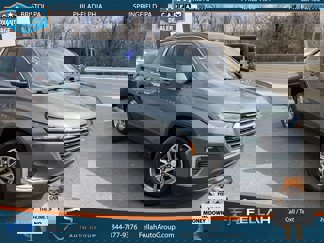 Used 2023 Chevrolet Traverse LT image 1