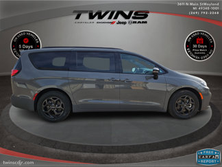 New 2025 Chrysler Pacifica Premium image 1