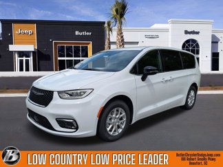 New 2026 Chrysler Pacifica Select image 1