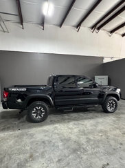 Used 2018 Toyota Tacoma TRD Off-Road image 1