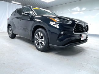 Certified 2022 Toyota Highlander XLE image 1