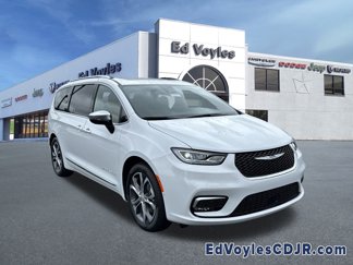 New 2026 Chrysler Pacifica Pinnacle image 1