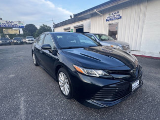 Used 2018 Toyota Camry LE image 1