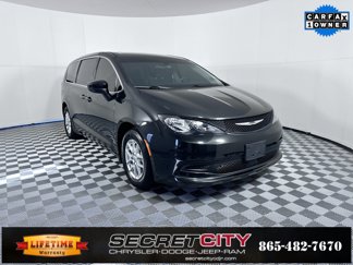 Used 2022 Chrysler Voyager LX image 1